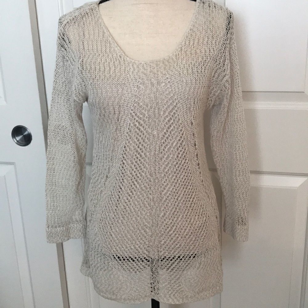 Adorable Spring top with built in Cami. Beige Eci
